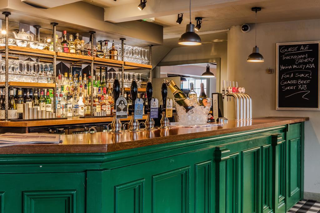 The Bear Esher Exterior foto