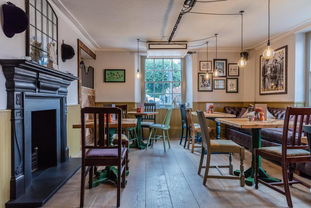The Bear Esher Exterior foto